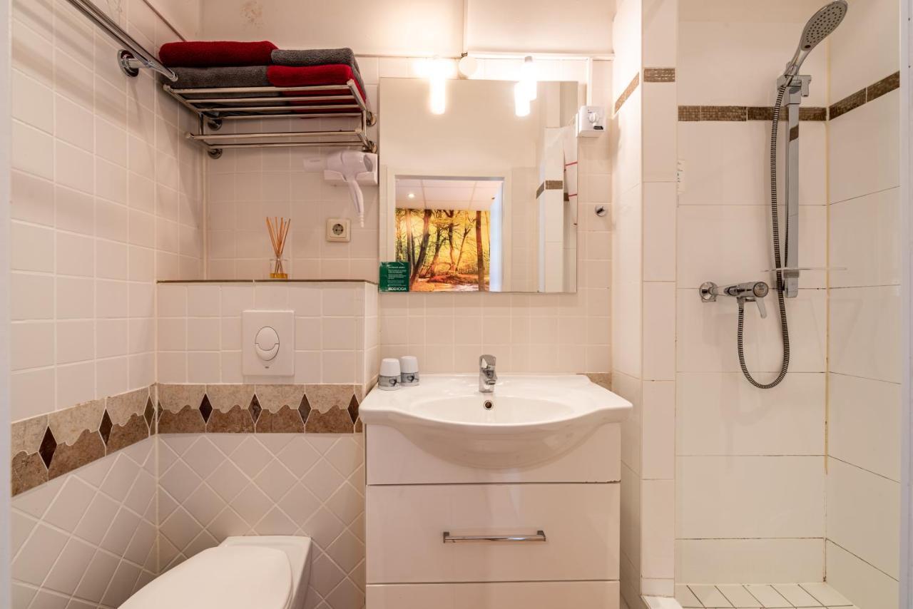 Land-Hotel Zum Schwan, Garni Weilerswist-Metternich, 3 E-Ladestationen, Naehe Phantasialand, Palmenparadies Euskirchen Bagian luar foto