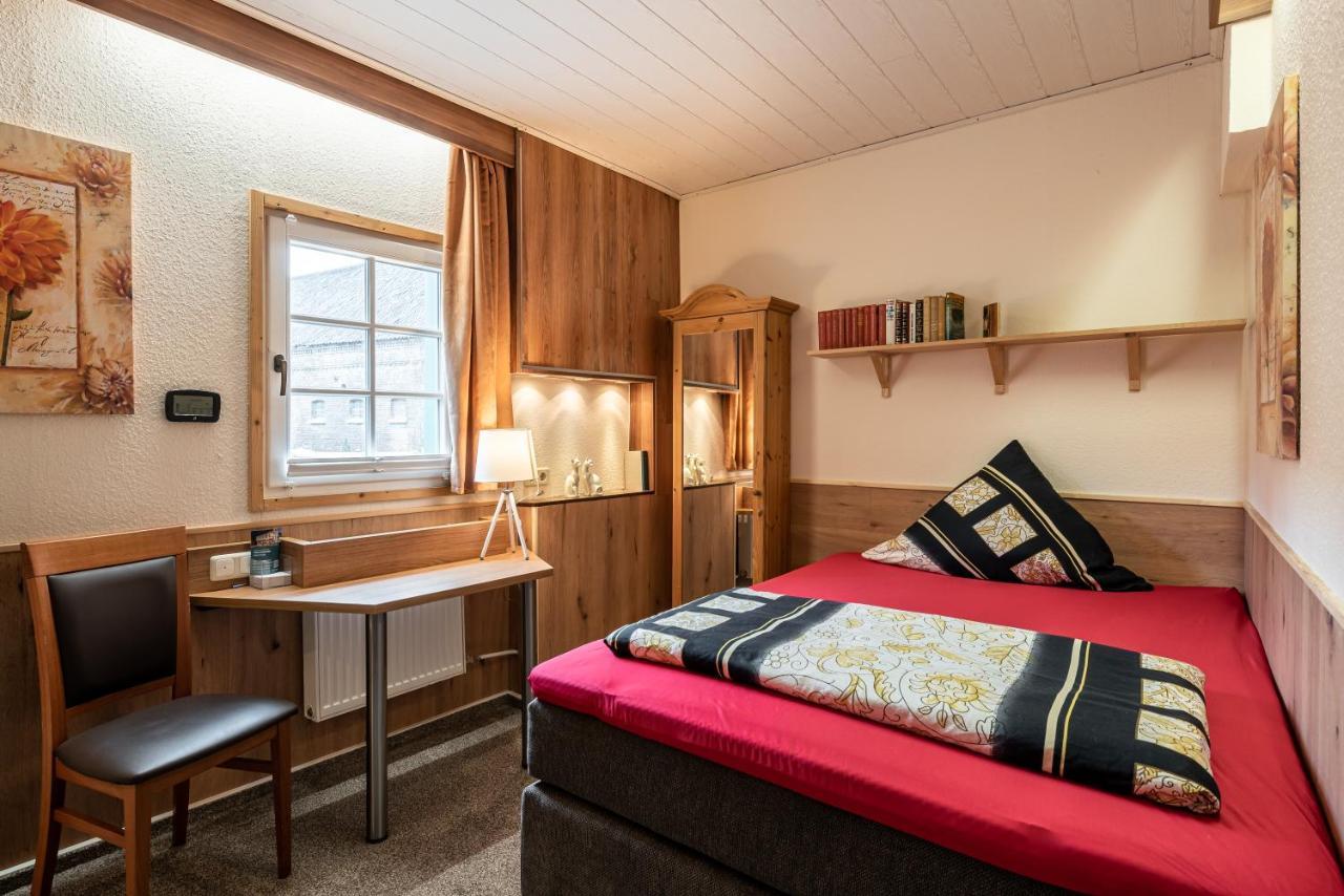 Land-Hotel Zum Schwan, Garni Weilerswist-Metternich, 3 E-Ladestationen, Naehe Phantasialand, Palmenparadies Euskirchen Bagian luar foto
