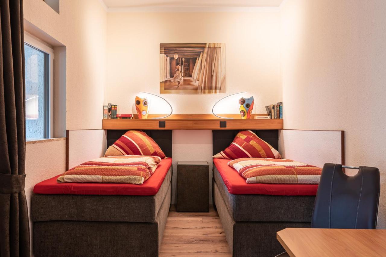 Land-Hotel Zum Schwan, Garni Weilerswist-Metternich, 3 E-Ladestationen, Naehe Phantasialand, Palmenparadies Euskirchen Bagian luar foto