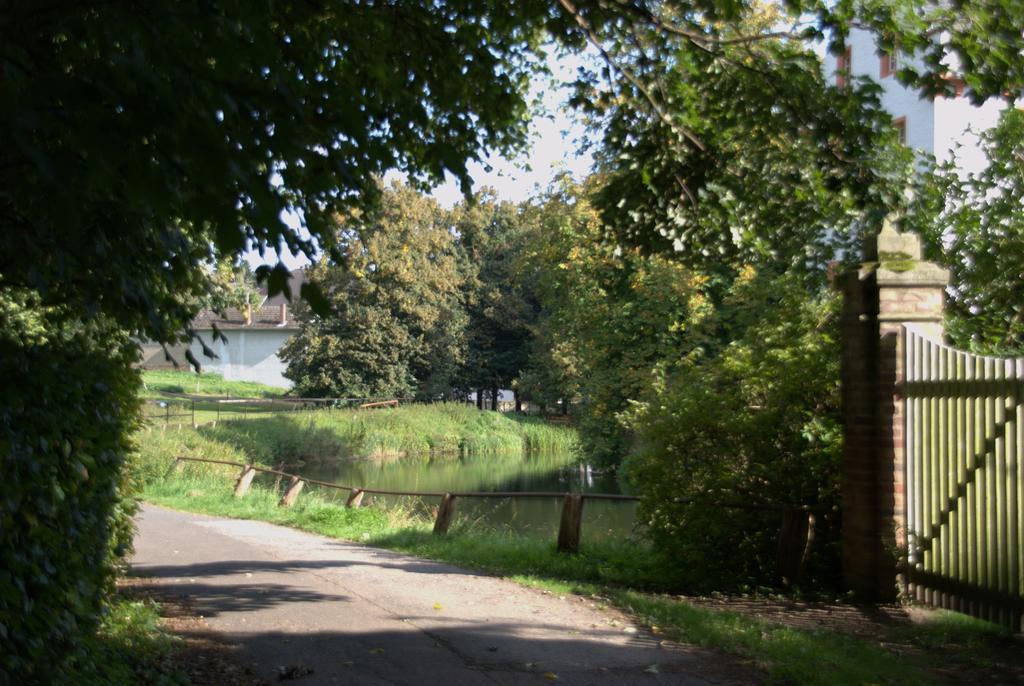 Land-Hotel Zum Schwan, Garni Weilerswist-Metternich, 3 E-Ladestationen, Naehe Phantasialand, Palmenparadies Euskirchen Bagian luar foto